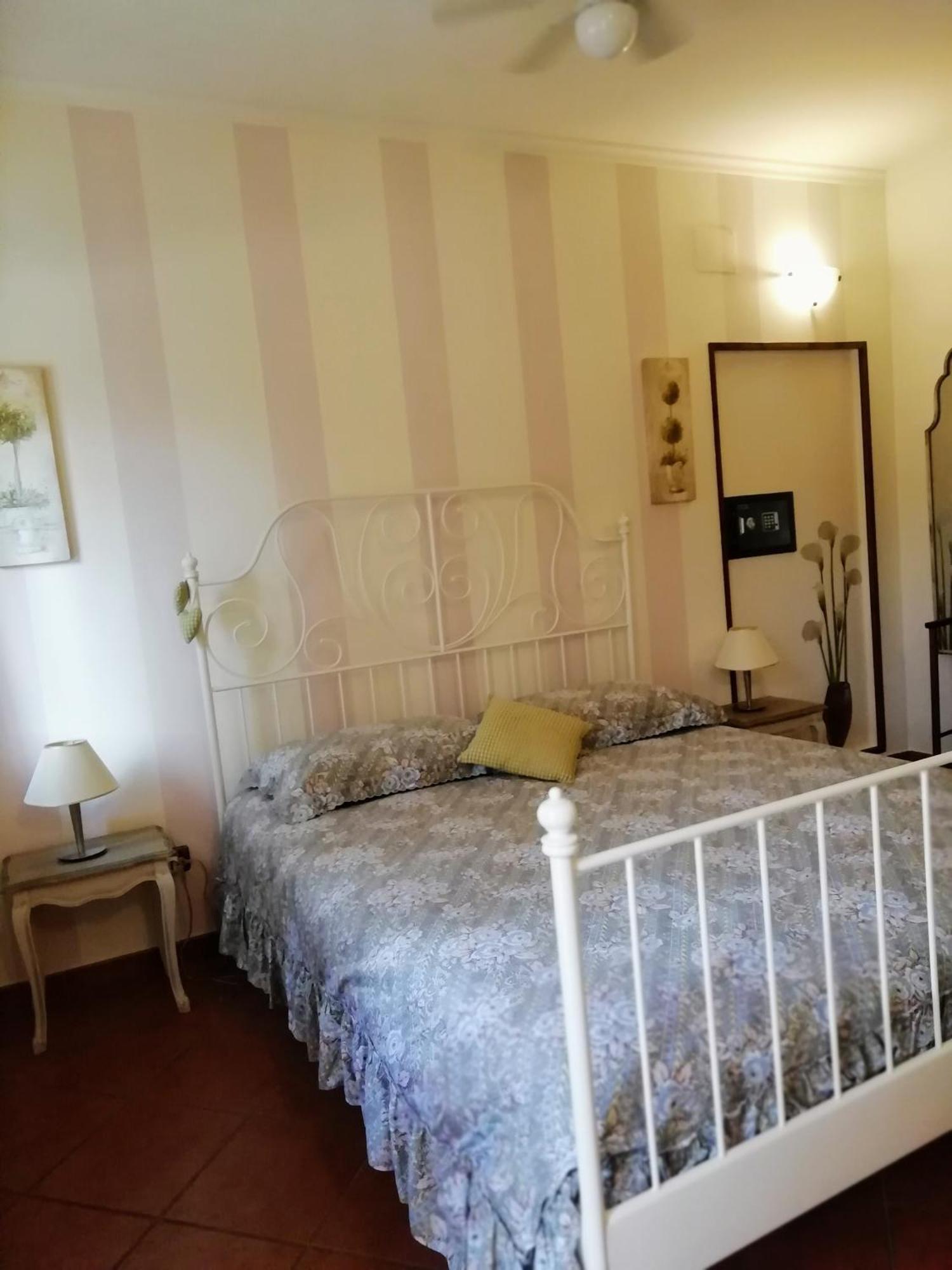 Bed&Breakfast La Siepe Pinerolo Oda fotoğraf